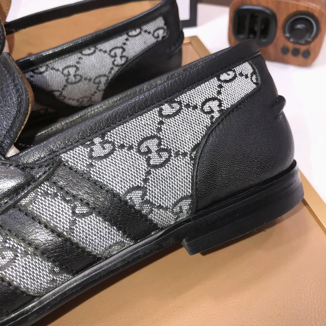 Men's shoes 💰600💰 Brand: GUCCI (Gucci) Standard size: Men's size 38/44 (45 can be customized) Grade: Same as the official website Original quality Material: Original cowhide Water-dyed cowhide lining Original rubber outsole Style category: Men's fashionable casual leather shoes Distinguished big-name luxury elements Top luxury Color: Actual picture